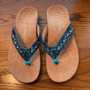 Beautiful Turquoise  Vionic Flip Flops. Size 8.
